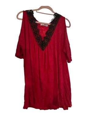Fashion collection rubbed cold shoulder tunic with black lace vneck 3xl new like